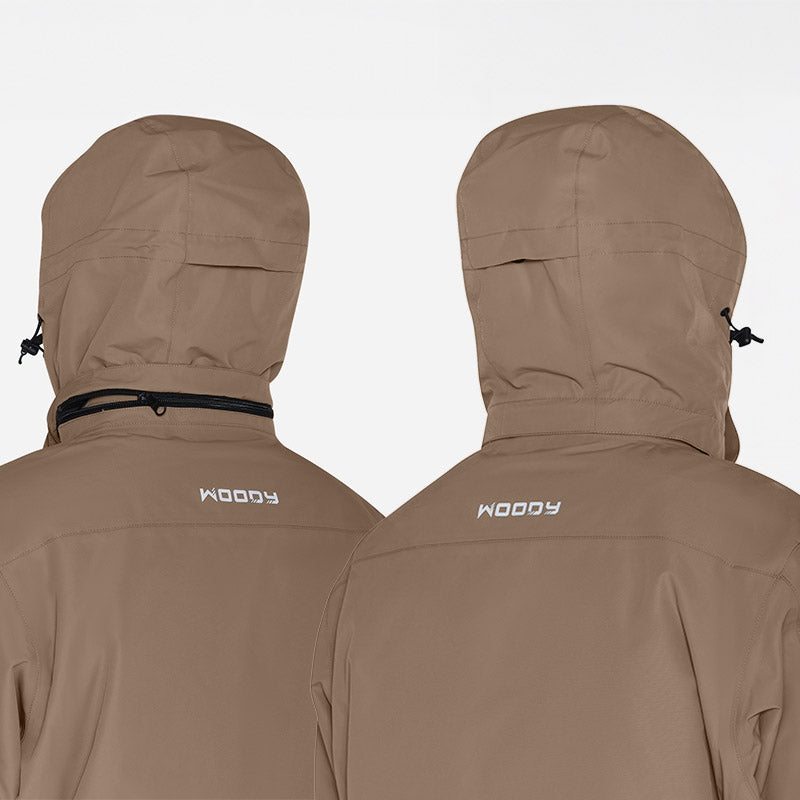 Justerbar aftagelig hætte med snøre og stopper for tæt pasform